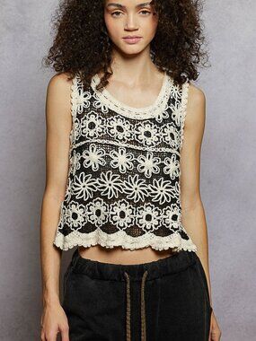 POL Floral Round Neck Cropped Crochet Sleeveless Top with Scalloped Edge
